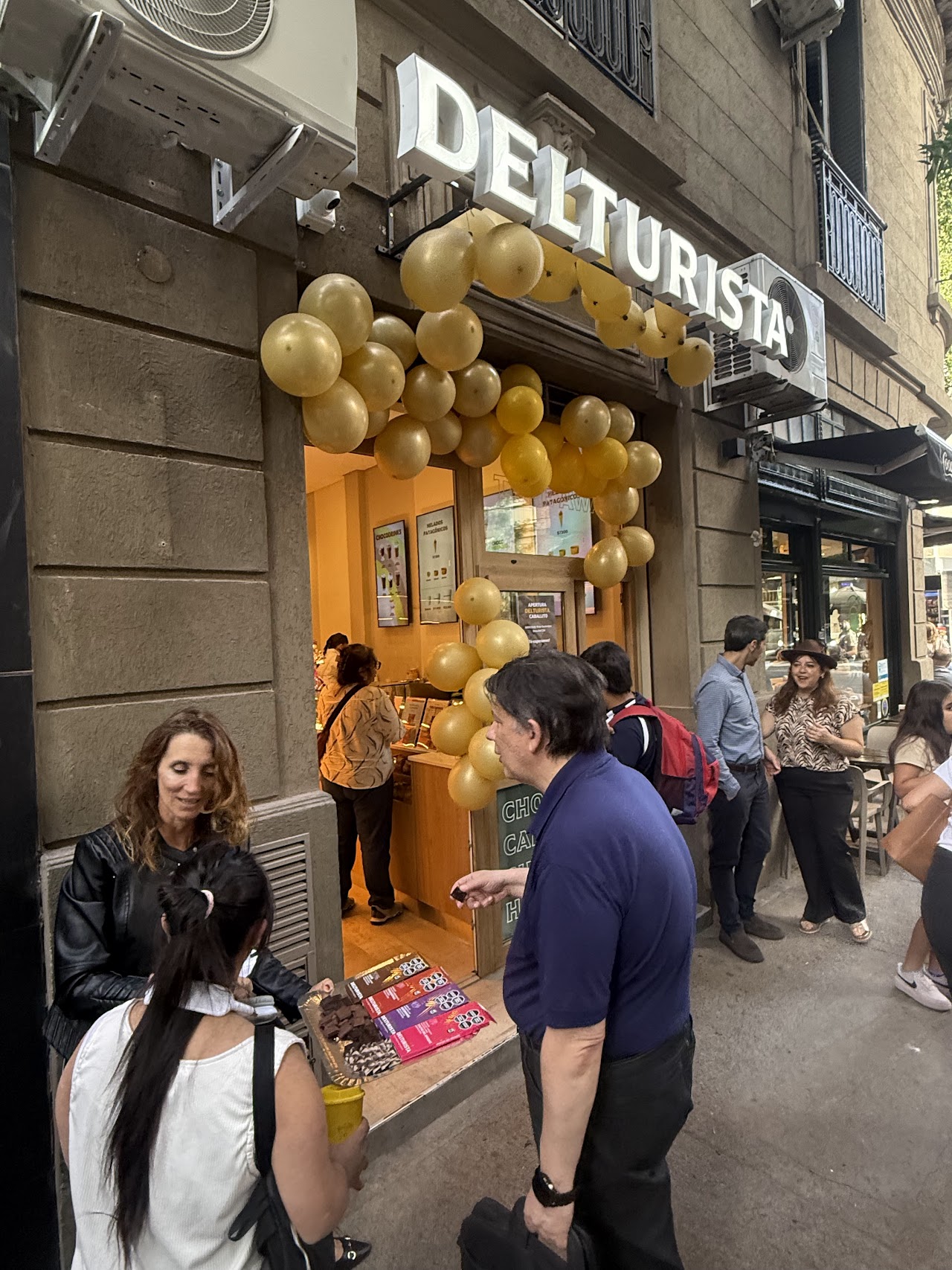 Storefront of Del Turista Caballito